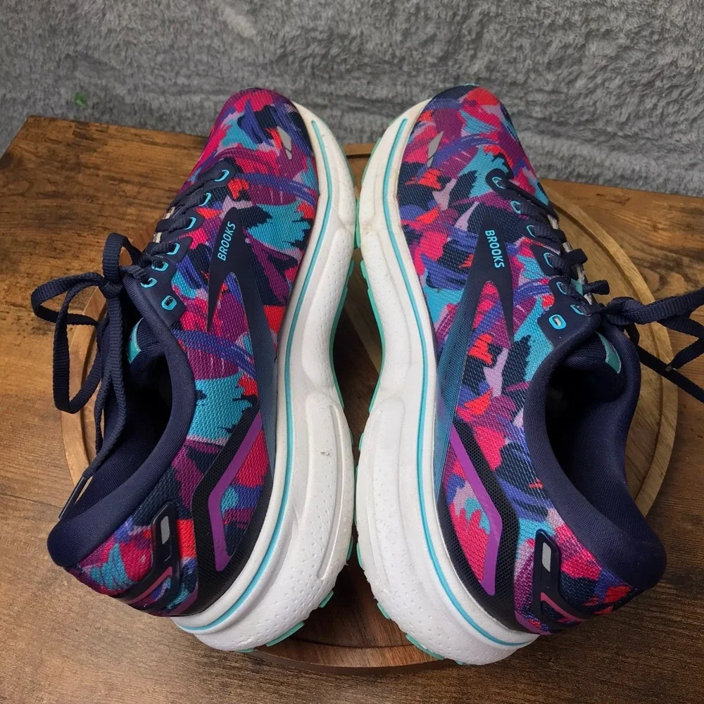 Brooks minor wear